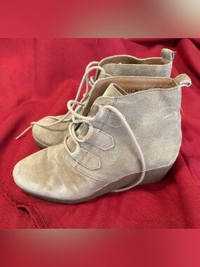 Lucky Brand Tan Suede Lace-Up Wedge Ankle Boots Sz 6.5
